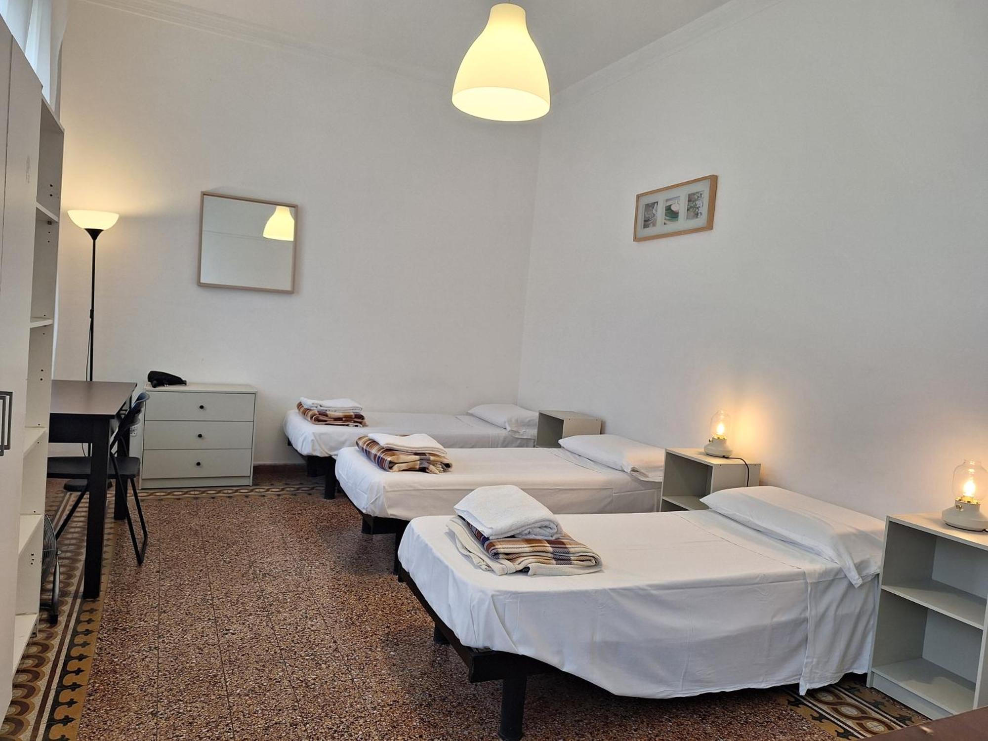 Triple Room Private External Bathroom,1615754910:JPEG