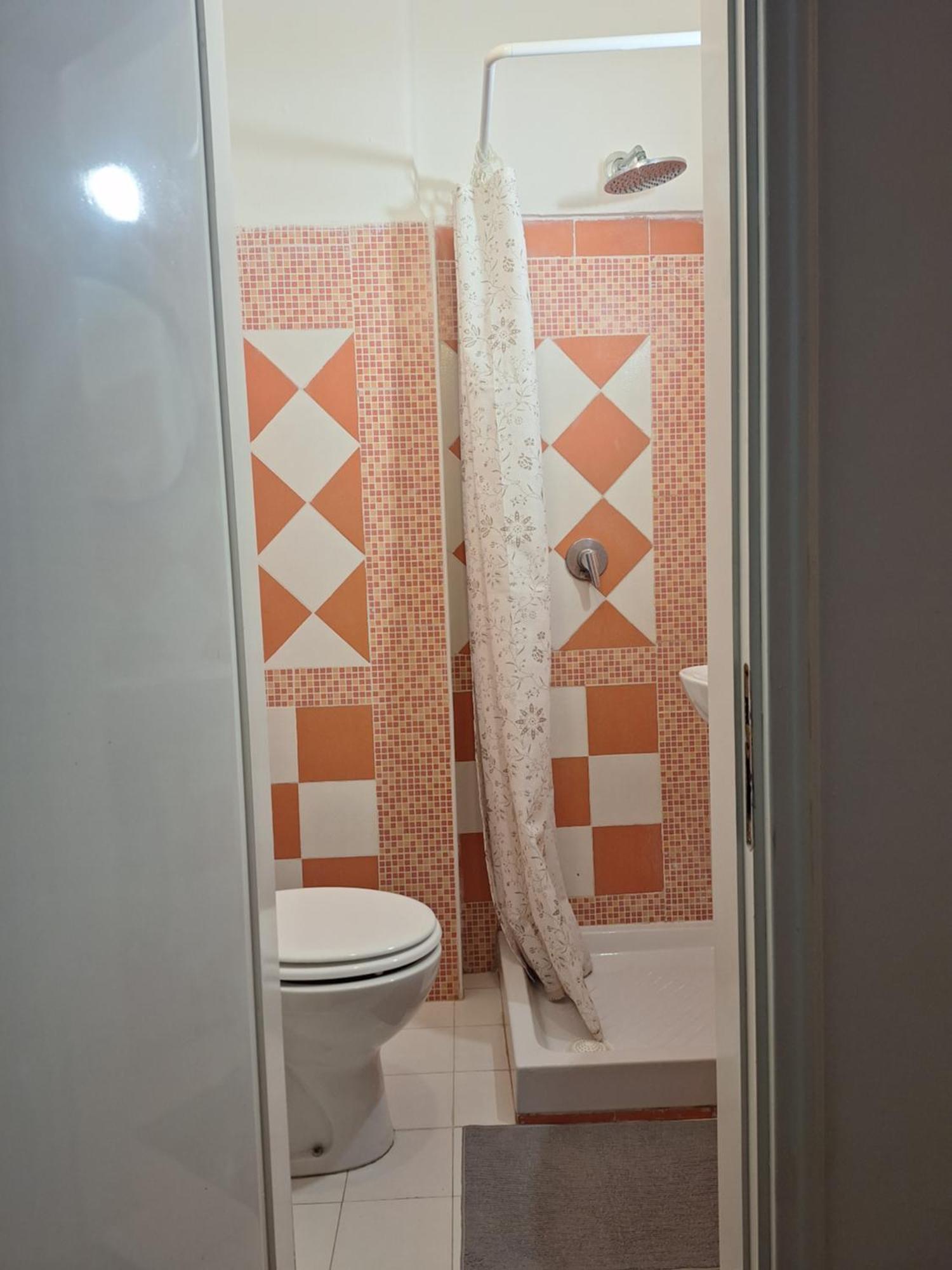 Single Room Private External Bathroom,1653573297:JPEG
